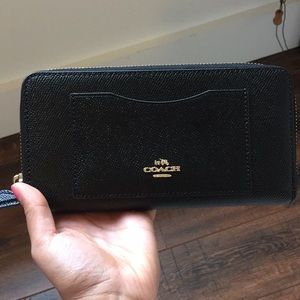 Black coach wallet. Perfect condition